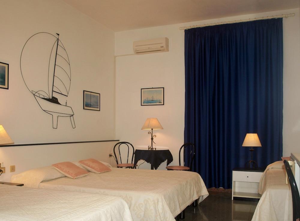 Hotel La Conchiglia La Maddalena  Eksteriør bilde